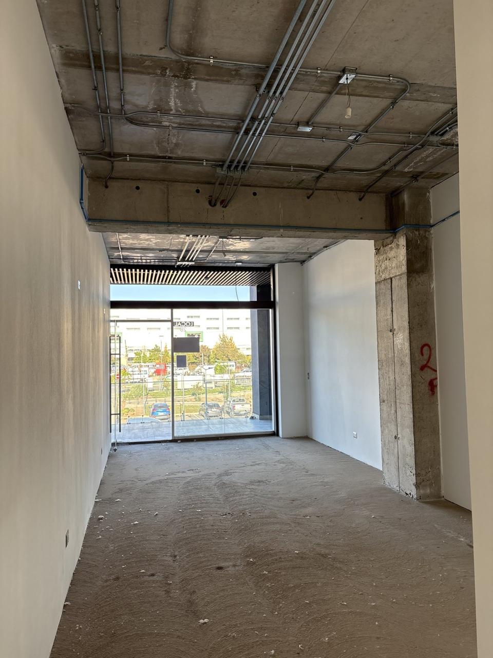 Local 28 · 38 m² · Segundo Piso · Menor Canon