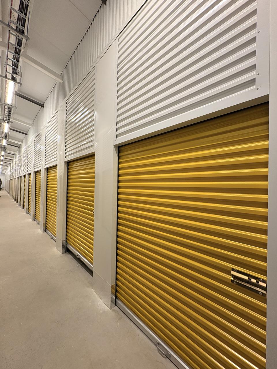 Bodegas desde 5 m² · Portal Arenas · Con Montacargas