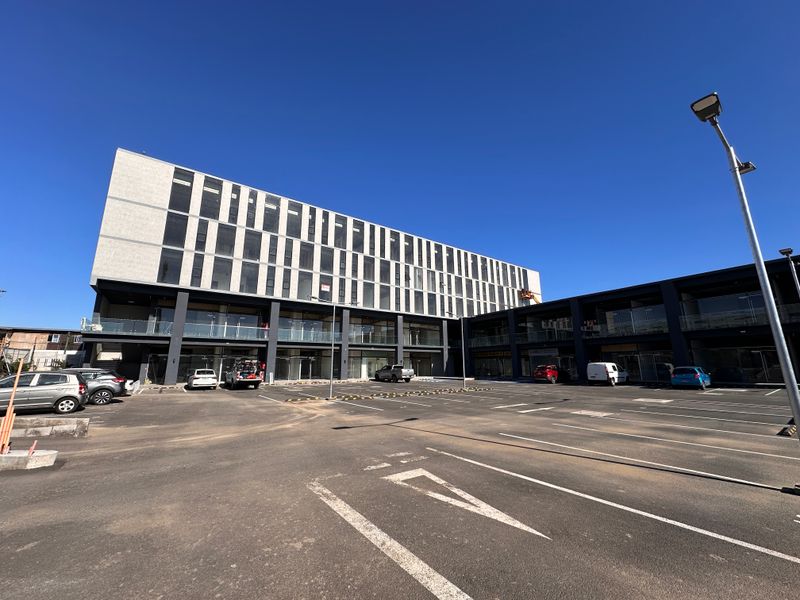 Local 24 · 64 m² en Venta · Gran Formato