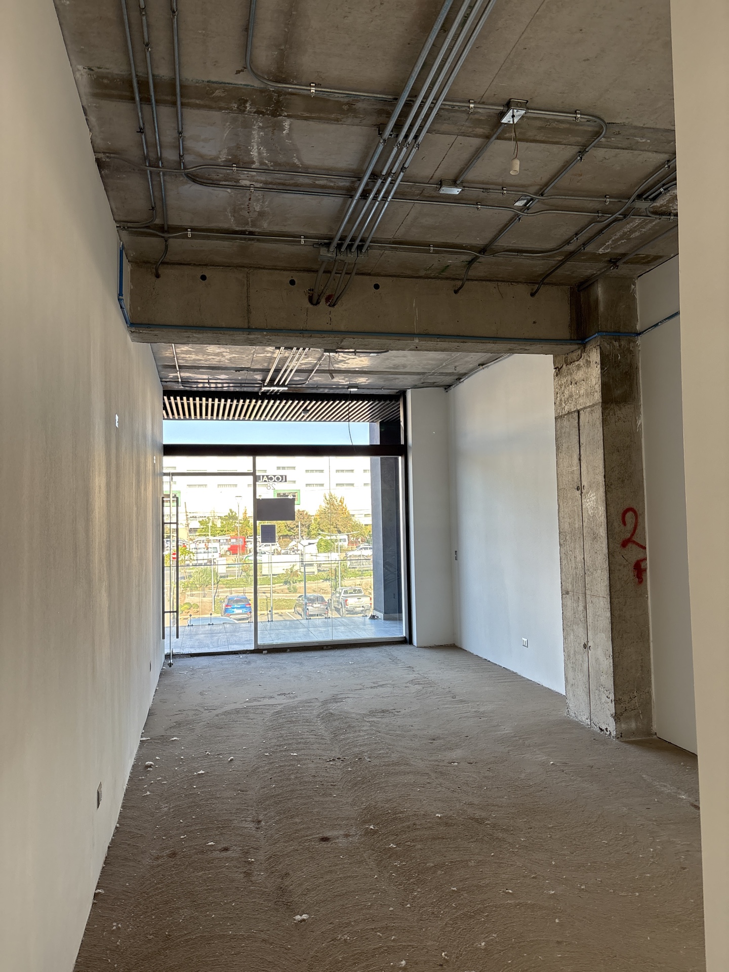 Local 28 · 38 m² · Segundo Piso · Menor Canon